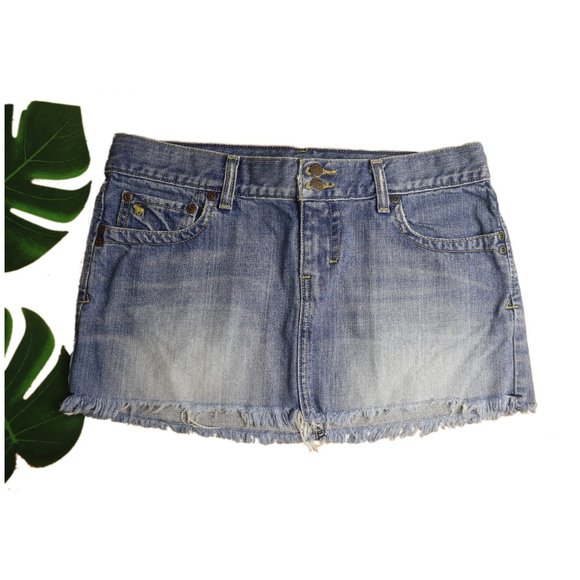 A&F Distressed Denim Mini Skirt Size: 4 - Picture 1 of 4